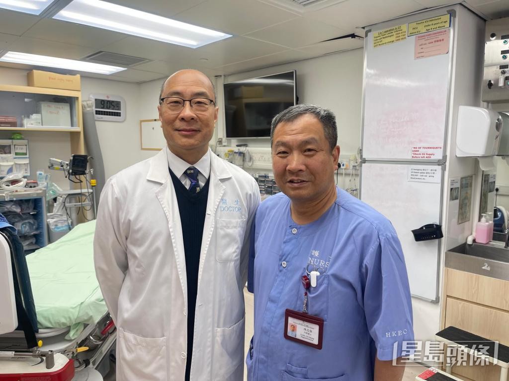 陳志強與劉楚釗醫生(左)是第一代的「飛行護士」及「飛行醫生」。 受訪者提供 陳志強與劉楚釗醫生(左)是第一代的「飛行護士」及「飛行醫生」。 受訪者提供
