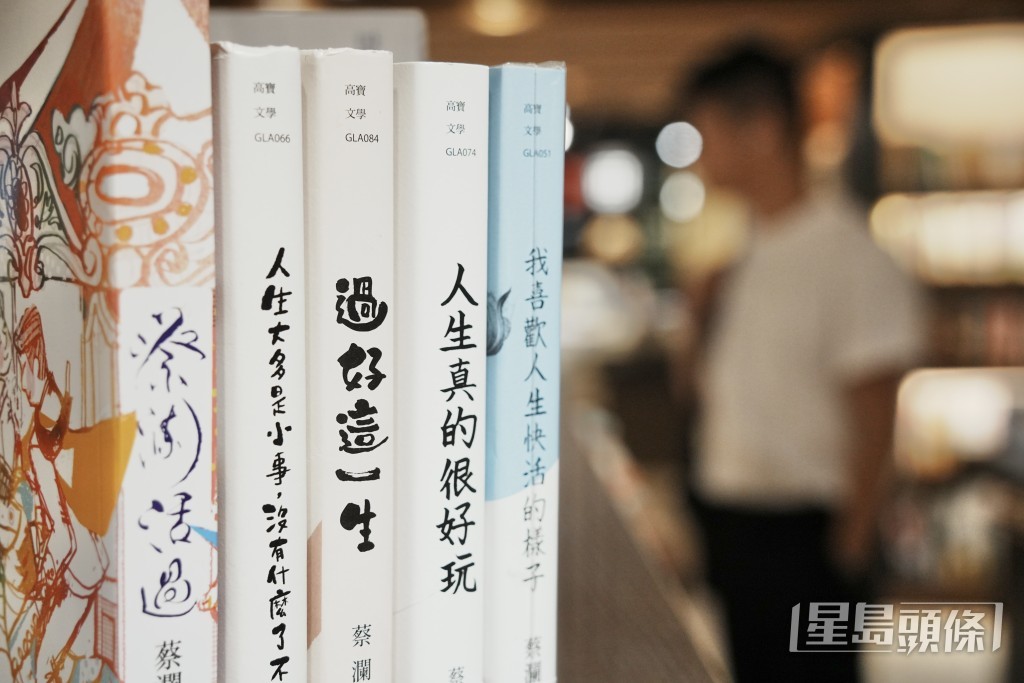 蔡瀾著作頗多,種類包括遊記、人物、食經、笑話及人生哲學等多個範疇。 蔡瀾著作頗多,種類包括遊記、人物、食經、笑話及人生哲學等多個範疇。