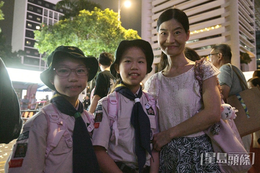 高女士與一對子女。