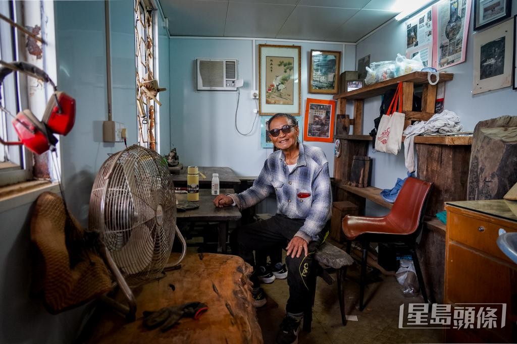 木廠內設置了一個黃色貨櫃屋，是權哥的工作室。