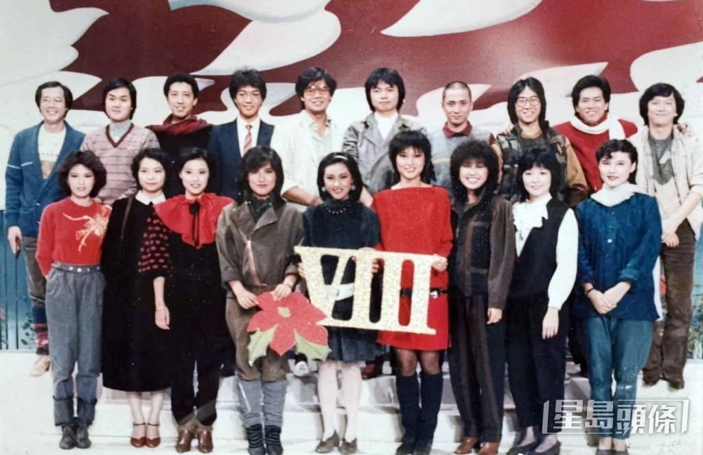 順順1979年報讀TVB第八期藝訓班，同期學員有廖啟智(已故)、黃造時、湯鎮業、李成昌、艾威、景黛音、陳安瑩、馬敏兒等。