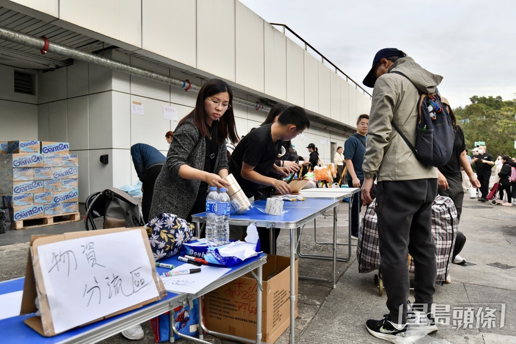 大埔墟港鐵站等地設置了物資分流站。盧江球攝