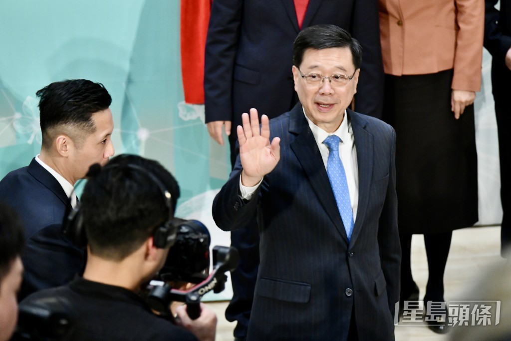 李家超指中醫醫院自去年啟用以來反應熱烈，首批使用者對環境及專業服務評價十分正面。