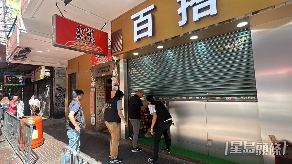 西九龍總區反黑組探員到麻雀館調查。梁國峰攝