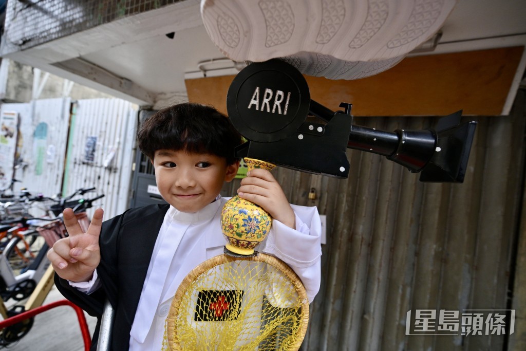 首次入選的色芯一一則扮演「碰瓷黨」中的律師、醫生。 首次入選的色芯一一則扮演「碰瓷黨」中的律師、醫生。