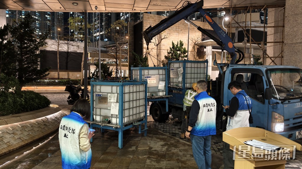 有水箱很快被取空。 有水箱很快被取空。