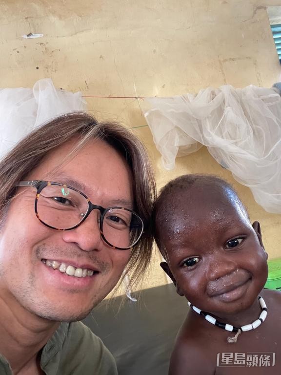 吳少彬說，每當看見小朋友的笑容，便感到被鼓勵。 受訪者提供