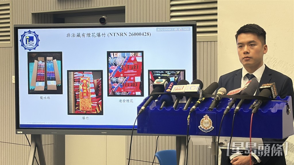 警方拘捕一名男子,並檢獲58箱煙花,總重約800公斤,市值約100萬港元。劉漢權攝 警方拘捕一名男子,並檢獲58箱煙花,總重約800公斤,市值約100萬港元。劉漢權攝