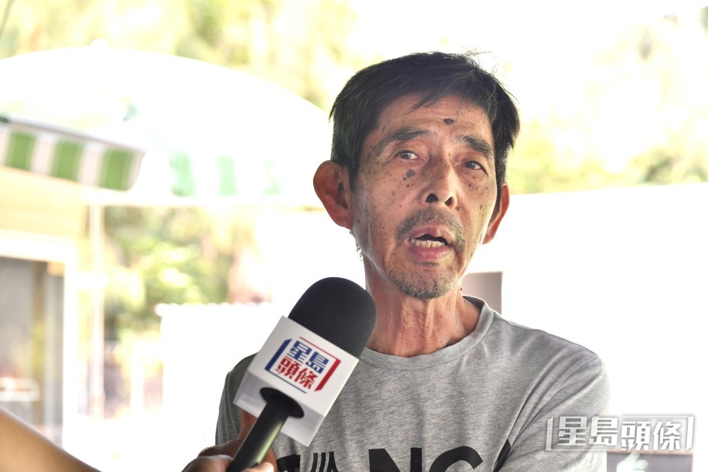 西灣村村長黎先生。盧江球攝 西灣村村長黎先生。盧江球攝