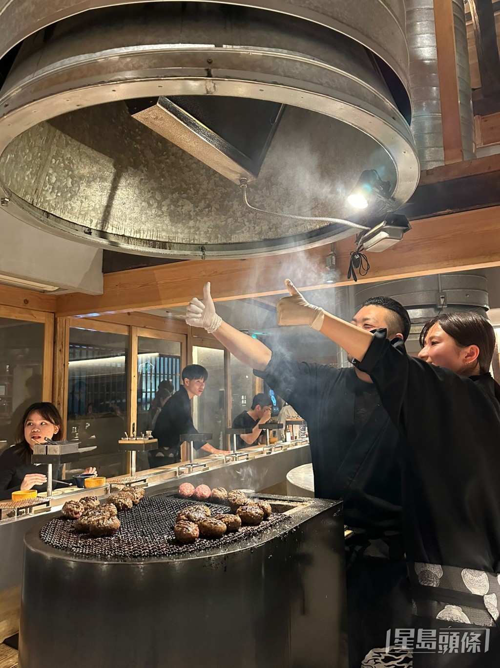 黄杰龙表示为开业认真准备，送员工到日本培训整个月。图为京都“挽肉と米”餐厅