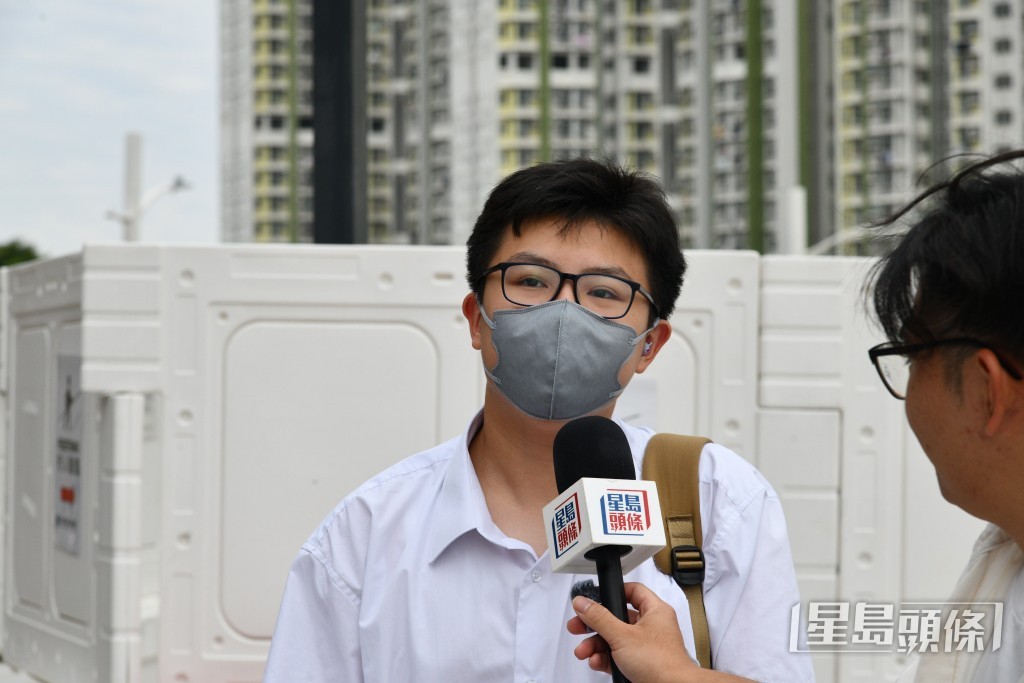 家住安泰邨、就讀中五的陳同學特地前來探路,就是為了一睹「全港海拔第二高麥當勞」。 家住安泰邨、就讀中五的陳同學特地前來探路,就是為了一睹「全港海拔第二高麥當勞」。