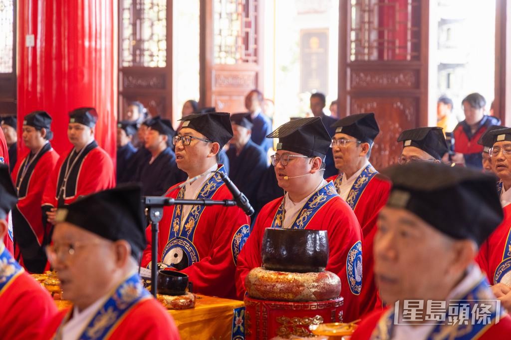 今年初，馮耀中前往黃大仙師出生地浙江省蘭溪的黃大仙宮進行科儀，十分難忘。