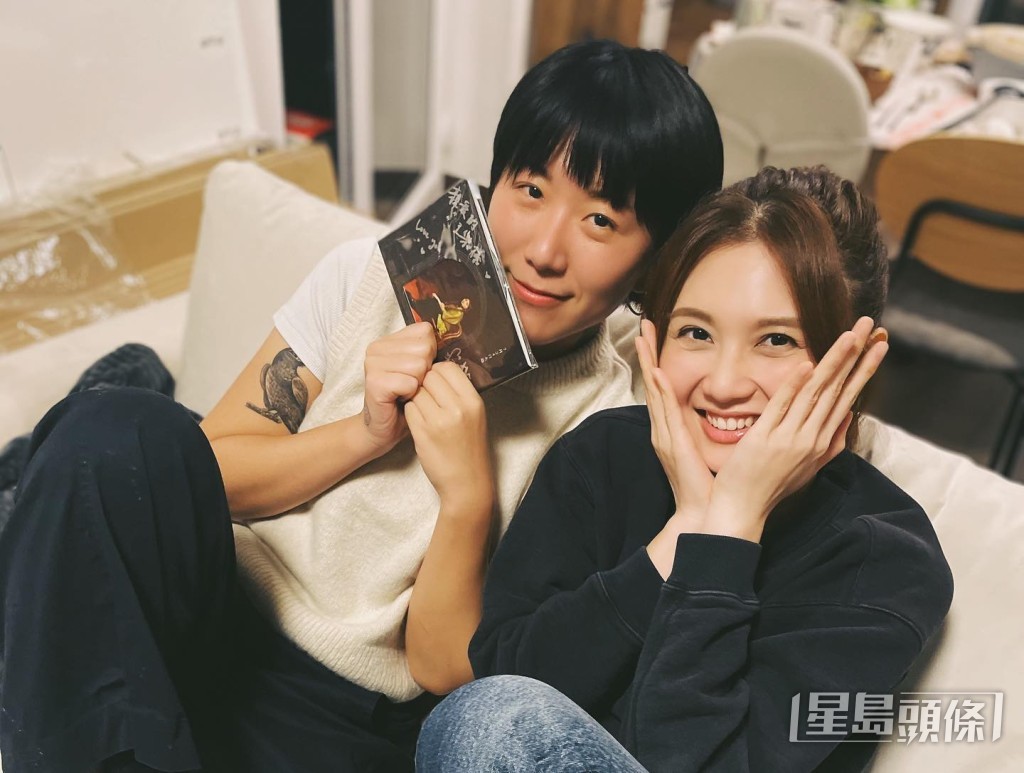 《4891》中的小說,Cath跟填詞人王樂儀合力完成。 《4891》中的小說,Cath跟填詞人王樂儀合力完成。