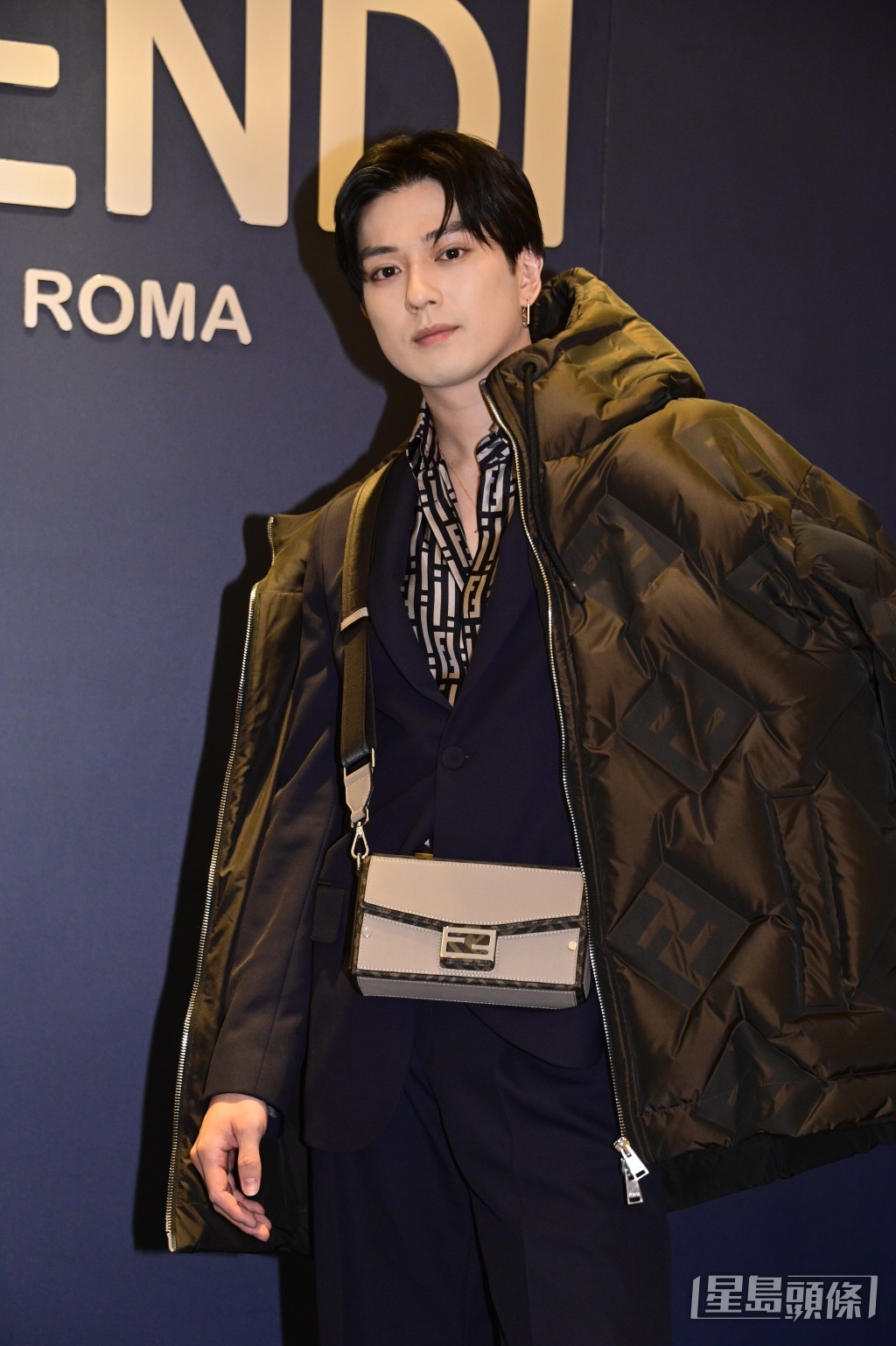 新田真劍佑戲裏戲外都咁有型。 新田真劍佑戲裏戲外都咁有型。