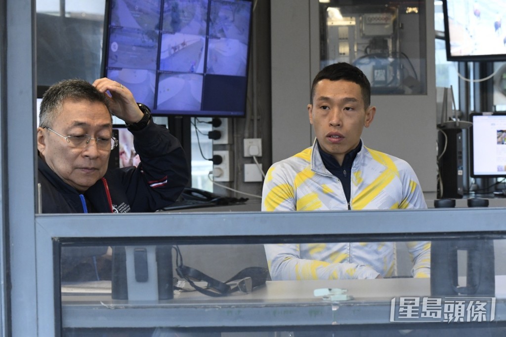 何澤堯操完和呂健威匯報。 何澤堯操完和呂健威匯報。