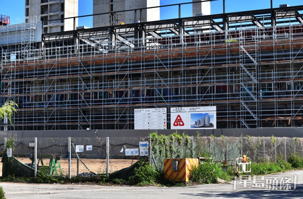 小欖樂安排、屯門欣寶路及柴灣常安街三個簡約公屋項目早前被揭發有螺絲被剪短。資料圖片