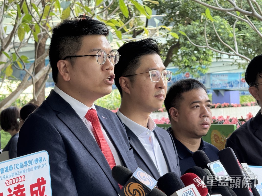 黎達成(左)相信參選能推動候選人、議題多元化,反映青年聲音。 黎達成(左)相信參選能推動候選人、議題多元化,反映青年聲音。