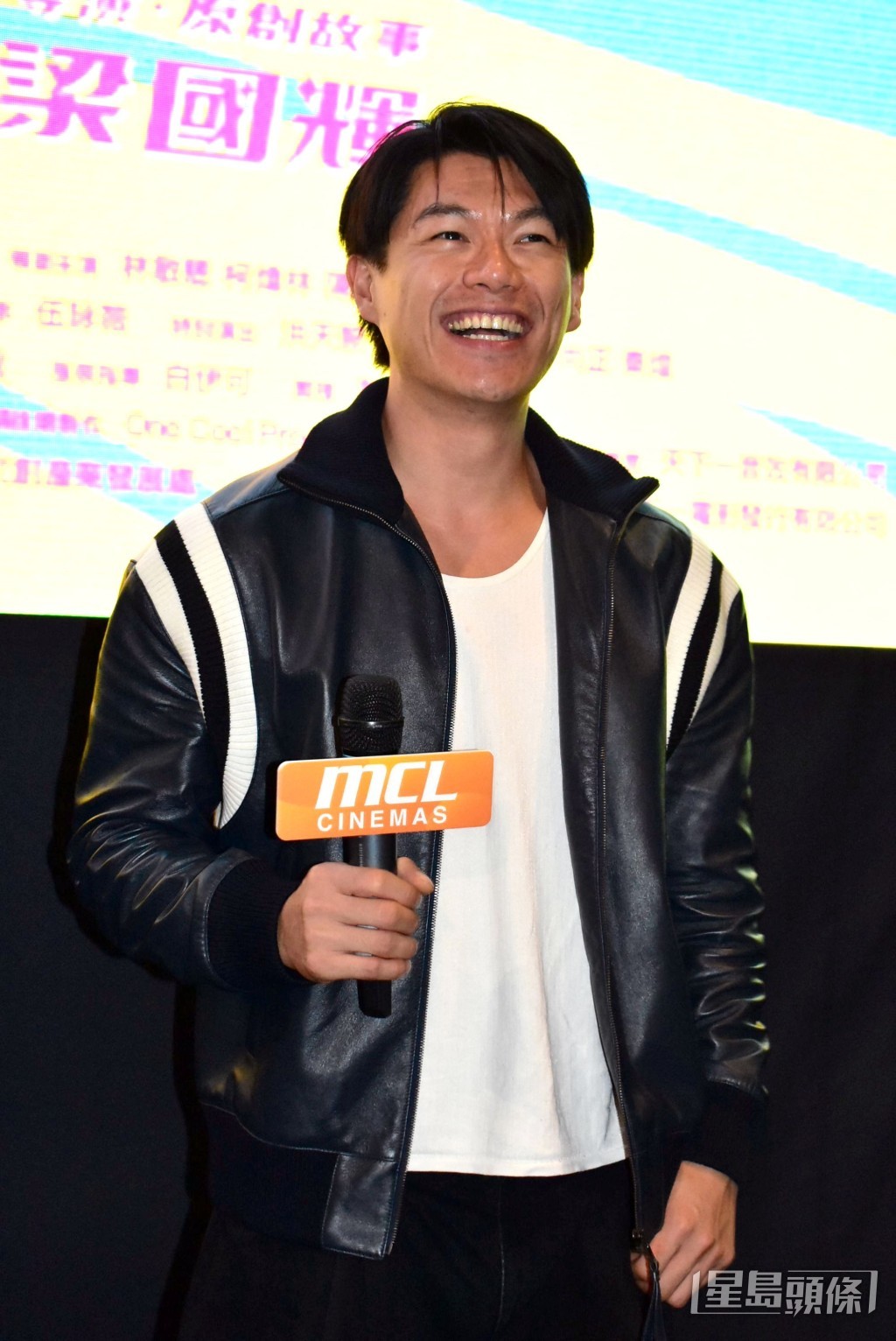柯煒林笑容滿面。