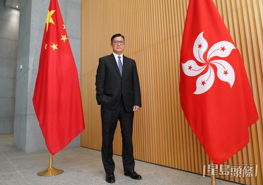 為加強公務員的國家安全意識,鄧炳強表示當局會製作相關實務守則。 葉偉豪攝 為加強公務員的國家安全意識,鄧炳強表示當局會製作相關實務守則。 葉偉豪攝