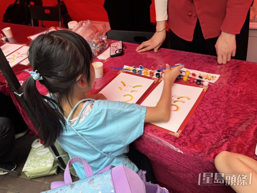 活動亦設中華文化工作坊，包括彩虹書法、非遺紮作、非遺剪紙、濟皂製作、活佛浮影製作等。