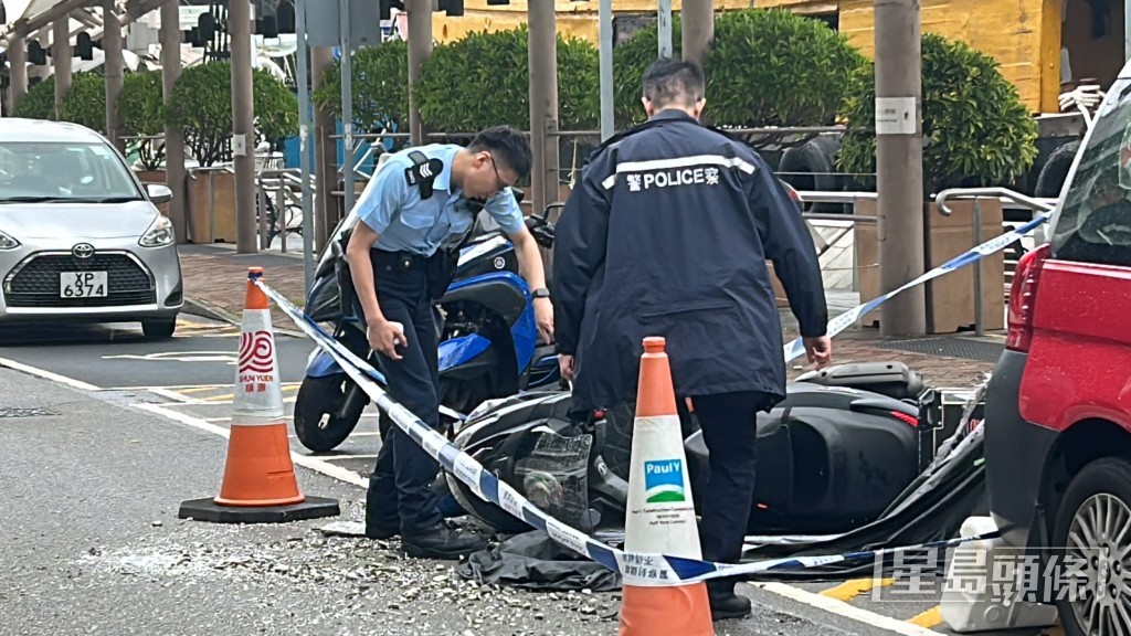 電單車倒下損毀。