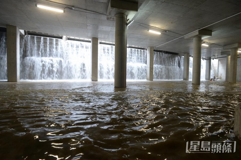  跑馬地地下蓄洪計劃減低灣仔及跑馬地低窪地區的水浸風險。