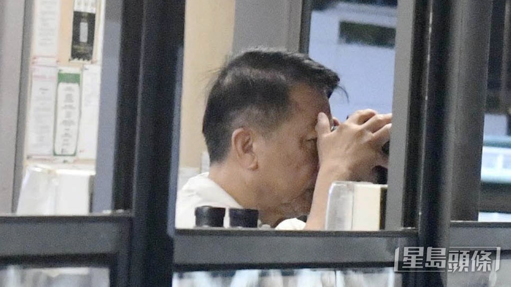 「一定掂」今朝操練時姚本輝全程在欄邊睇實，期間並多次向鞍上人教路。