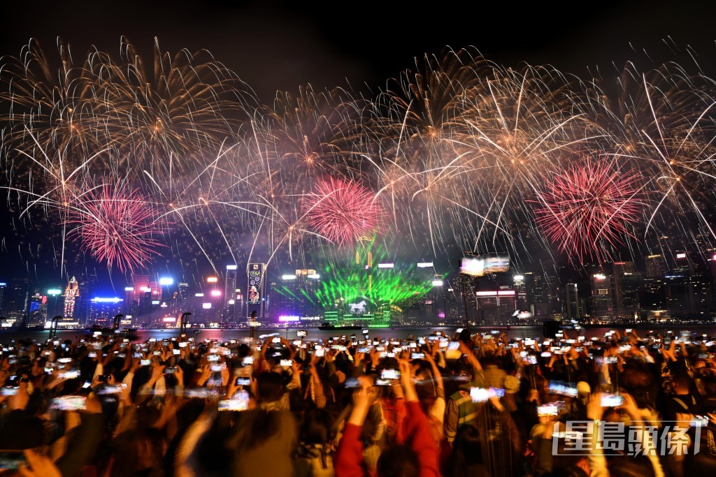 煙花匯演表演。 煙花匯演表演。