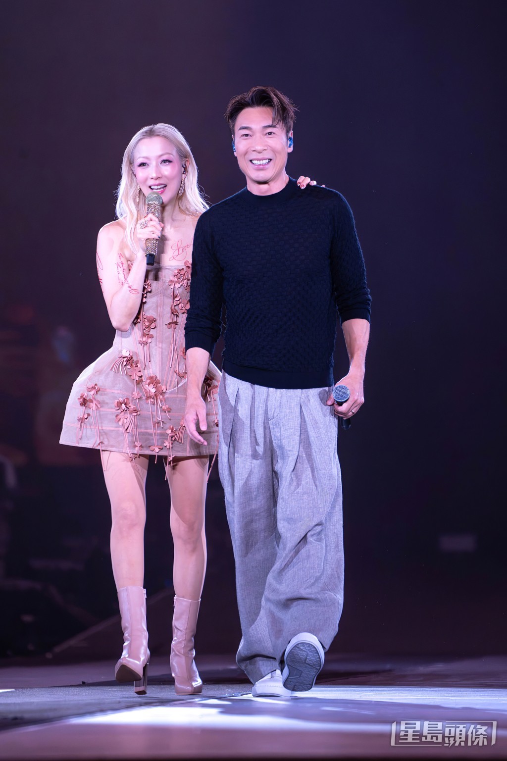 鄭秀文透露原本演唱會沒有嘉賓，最後邀請許志安上台。