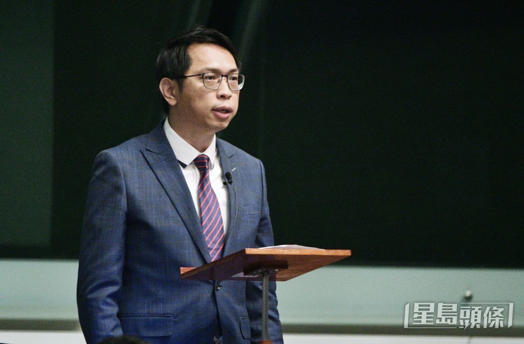 工聯會陸頌雄形容事件只是冰山一角,而「停賽一年」阻嚇力不足。 工聯會陸頌雄形容事件只是冰山一角,而「停賽一年」阻嚇力不足。