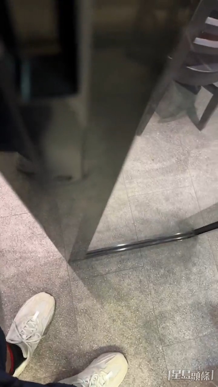 林作全程没有帮忙,只在旁等候。 林作全程没有帮忙,只在旁等候。