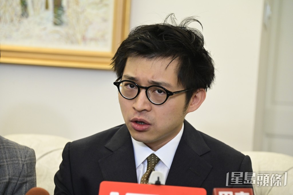 林作指很多问题都跟案情有关，因此未能回答。