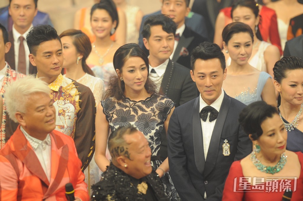鍾嘉欣與林峯曾被TVB出力撮合而傳出緋聞。
