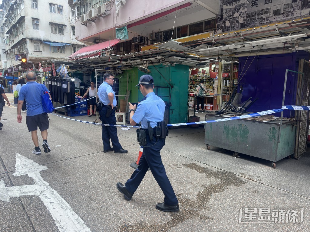 警員圍封現場調查。 警員圍封現場調查。