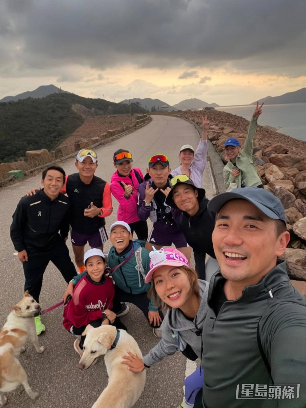 胡仔有一班圈中跑腳。