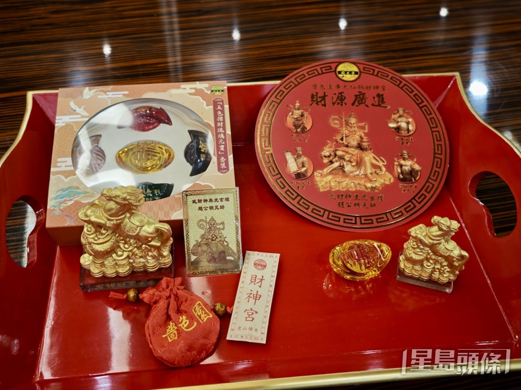 聚寶金馬擺設。
