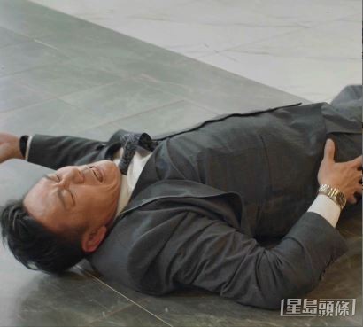 状甚痛苦。