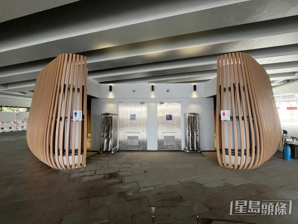 在「先驳通，后优化」策略下，当局于东岸板道的海裕街入口增设洗手间和淋浴设施。　海滨限定Facebook