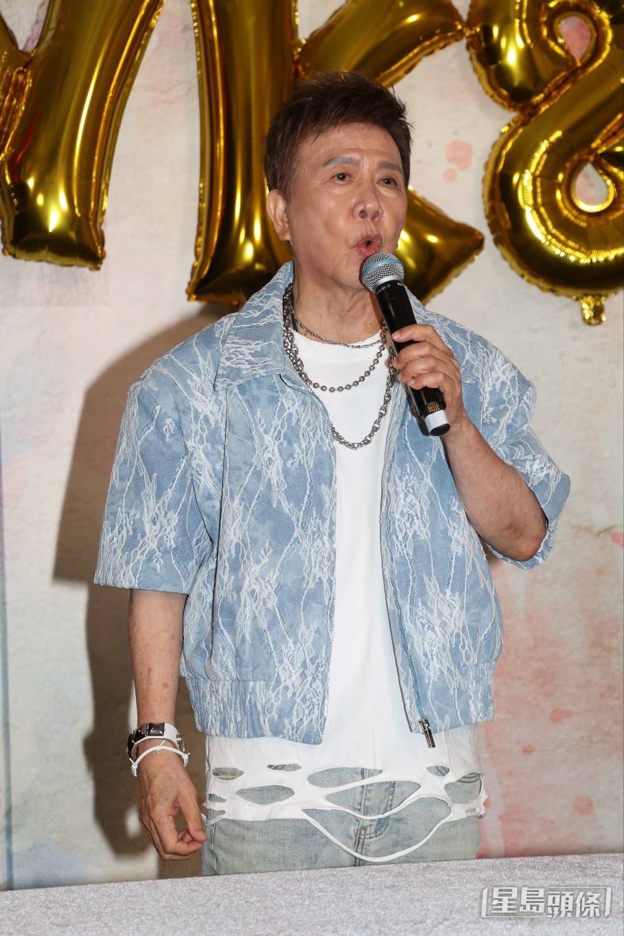 尹光之前慶祝80歲生日，約了朋友筵開三席一起食飯慶祝。