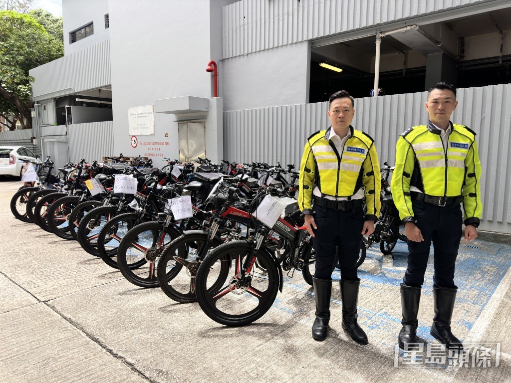 警方在行動中檢獲36架電動單車。