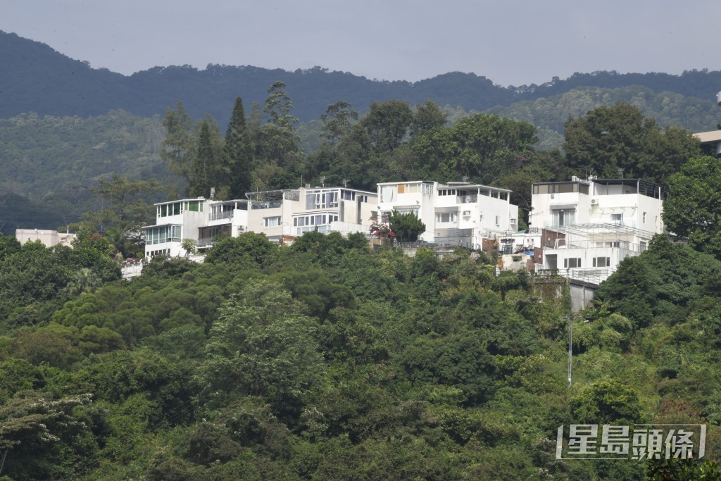 屋苑依山而建。
