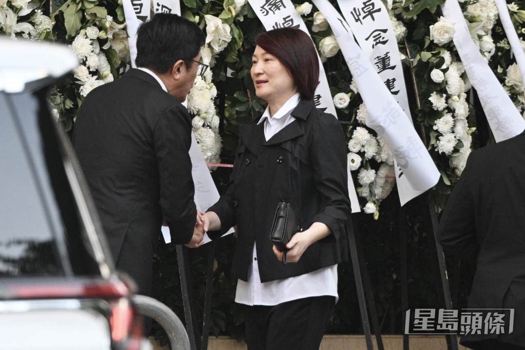 全國人大常務委員會委員、立法會主席李慧琼到場。 全國人大常務委員會委員、立法會主席李慧琼到場。