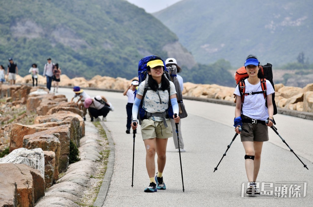 李家超認為,即使旅客來行山,也可成為香港宣傳大使,當他們覺得本港環境好、交通方便,便會介紹親友來。 李家超認為,即使旅客來行山,也可成為香港宣傳大使,當他們覺得本港環境好、交通方便,便會介紹親友來。