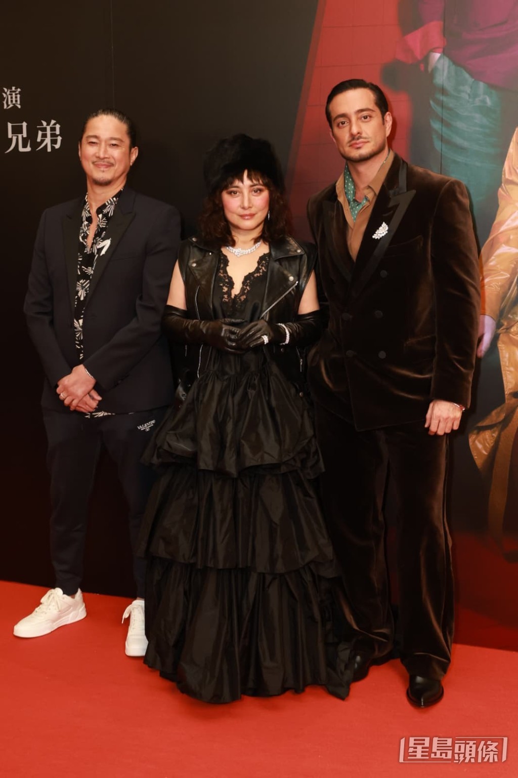 在二蚊身邊陳子聰似乎失寵了。 在二蚊身邊陳子聰似乎失寵了。