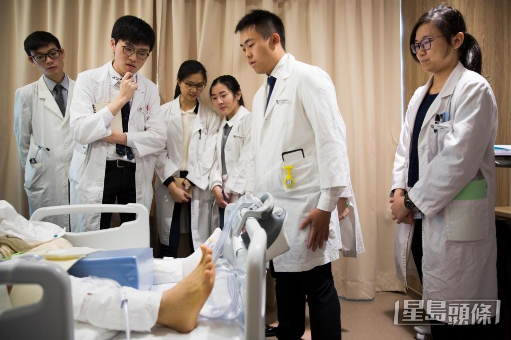 港怡醫院為香港大學醫療系統教學醫院，與香港大學的培訓合作涵蓋不同專科。