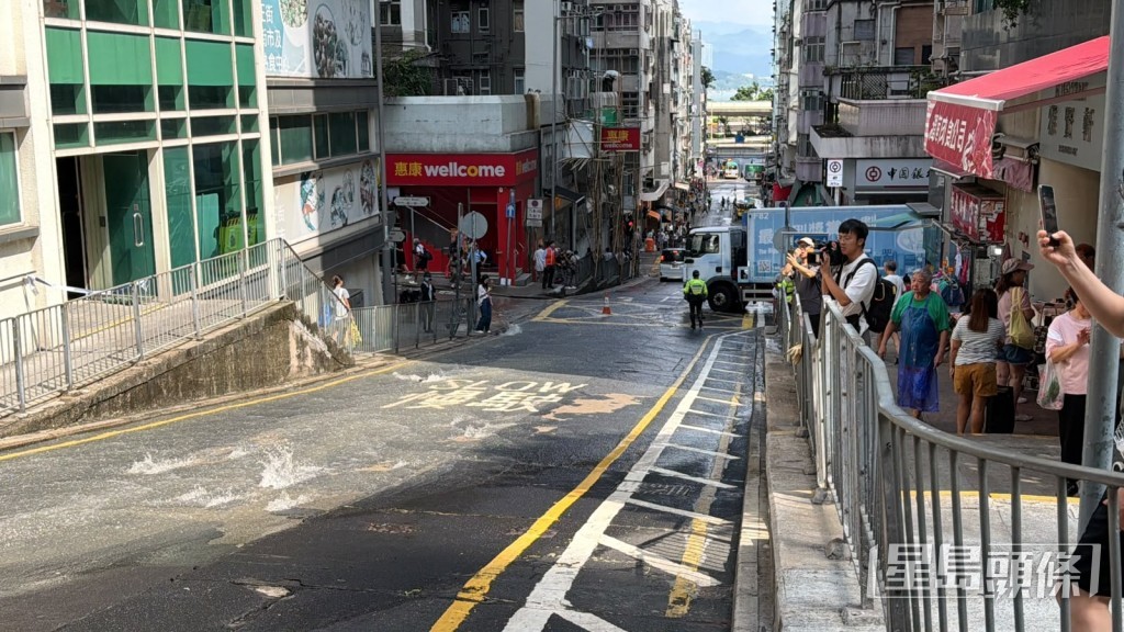 部分路段仍水浸。