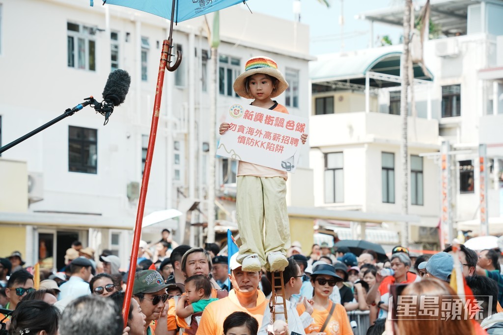 有小孩響應政府當局「提防騙子」的呼籲,提醒勿被海外高薪陷阱所騙。 有小孩響應政府當局「提防騙子」的呼籲,提醒勿被海外高薪陷阱所騙。