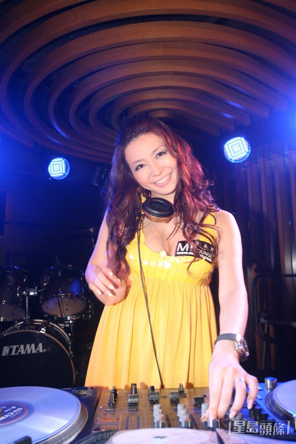 椋名凛在日本出道，2003年被星探发掘，成为日本潮流杂志模特儿、演员及DJ。