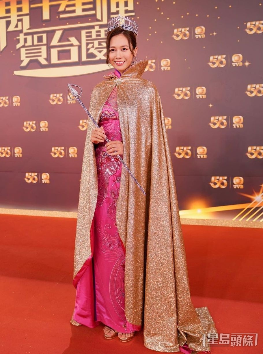 前年何沛珈參加《香港小姐再競選》奪冠及「更上鏡小姐」。