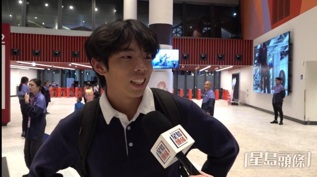 羅同學直言港隊「好厲害,連贏兩場」。蔡思宇攝 羅同學直言港隊「好厲害,連贏兩場」。蔡思宇攝